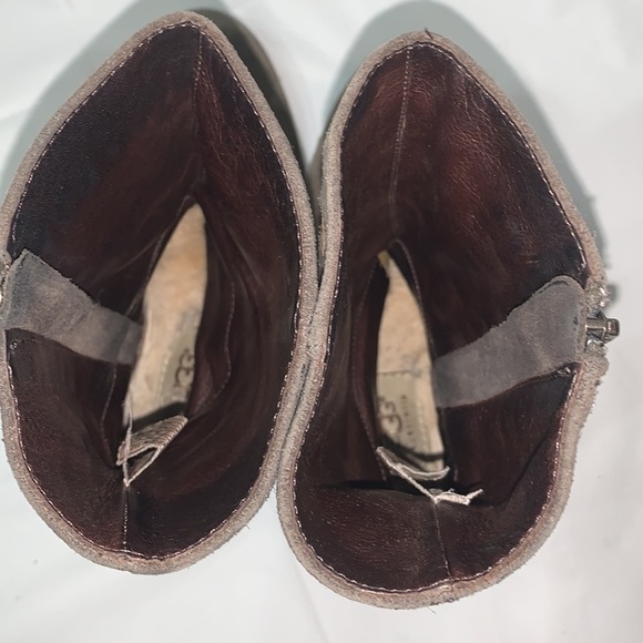 Ugg Gray Caitlin suede Boots With chevrons Size 5 - Picture 9 of 9